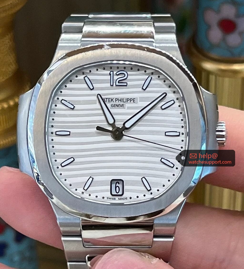 Patek Philippe Nautilus 7118/1A-010 Snow White Dial 35.2mm